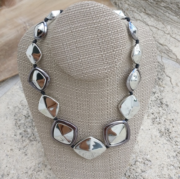 Cool Vintage Plastic Necklace. - Picture 5 of 9